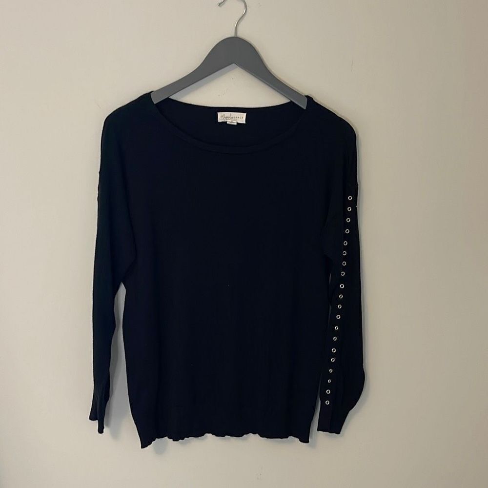 Magnolia Grace Women’s Sweater. Size Small.Black